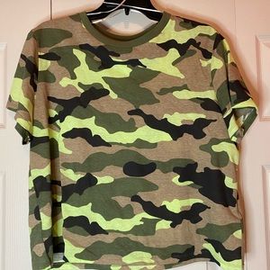 Camouflage cropped shirt